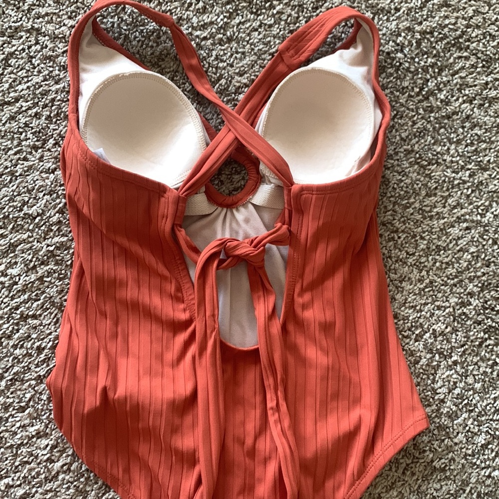 One piece swimsuit - Picture 2 of 2